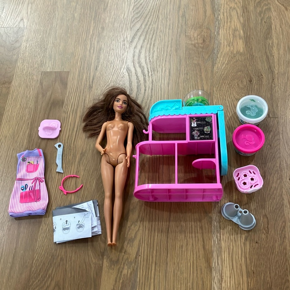 Barbie You Can Be Anything Florist Girls 10 Ten Piece Playset With Dough